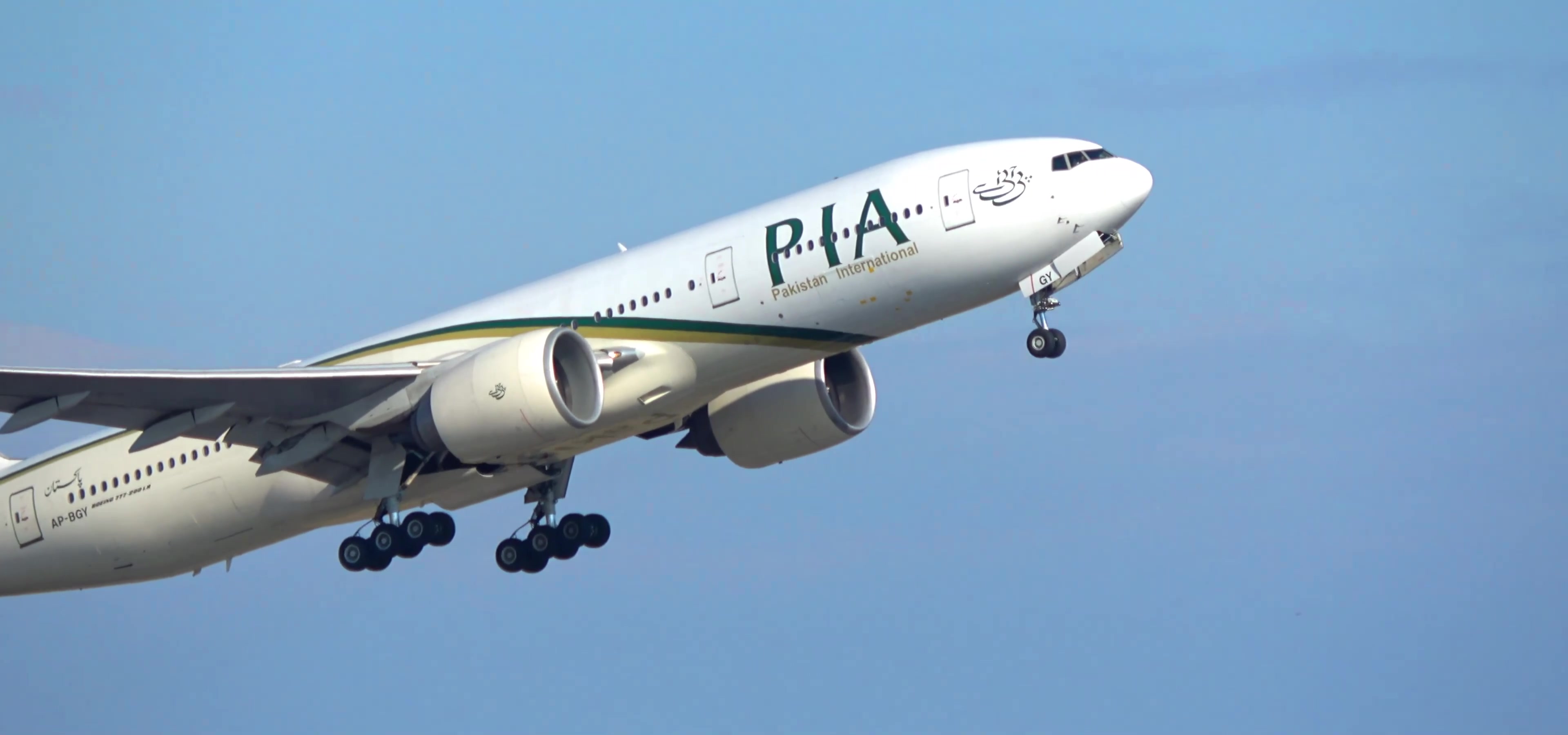 巴基斯坦航空飞机起飞降落视频素材