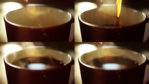 咖啡倒入咖啡杯慢镜头