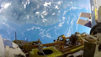 宇航员太空行走