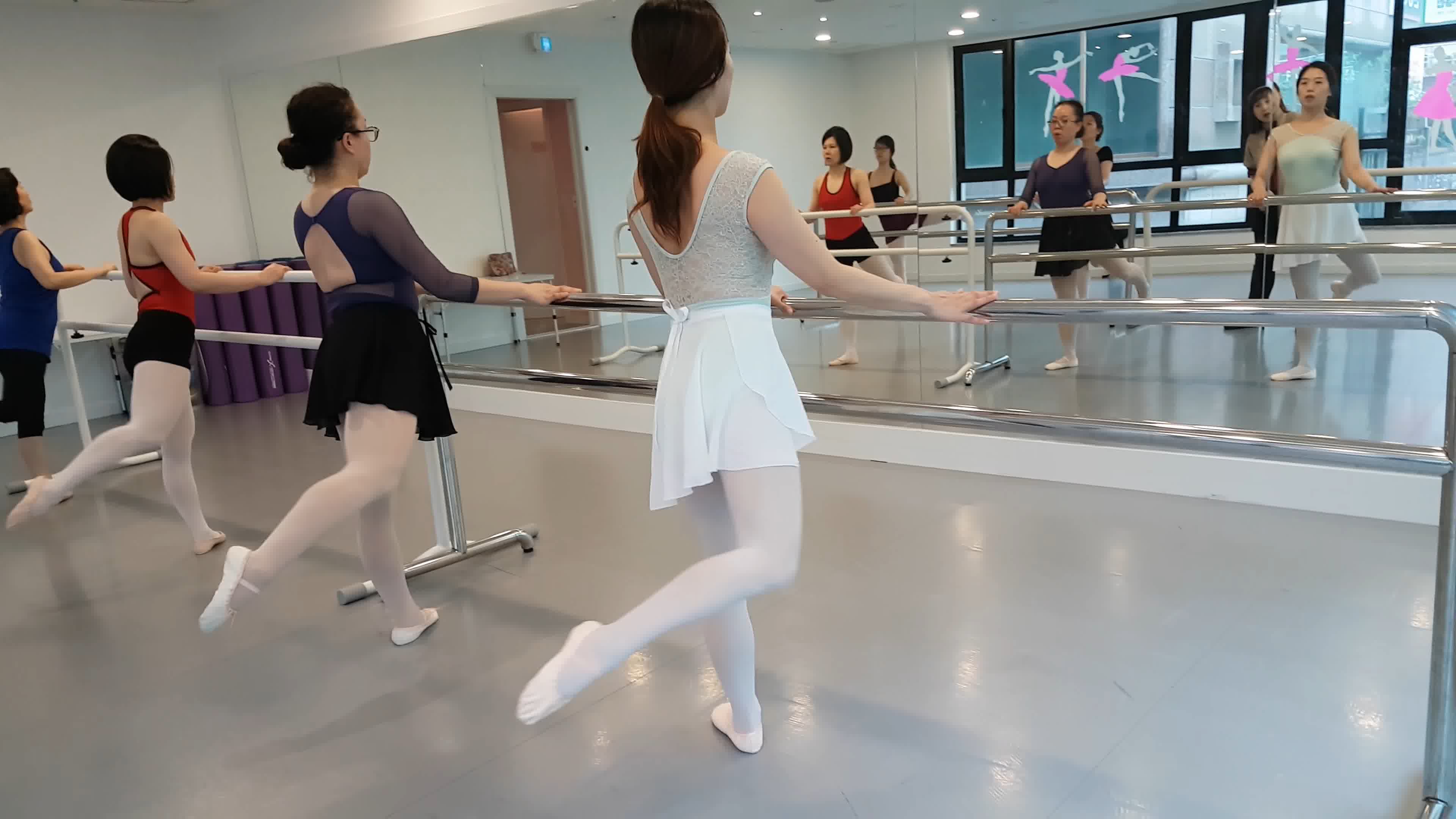芭蕾舞蹈生日常训练_哔哩哔哩_bilibili