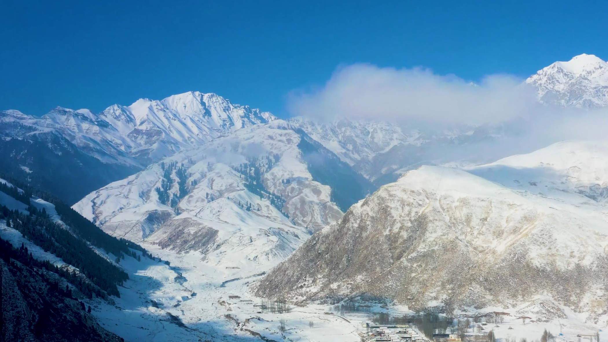 4k原創可商用航拍雪山雪景視頻素材