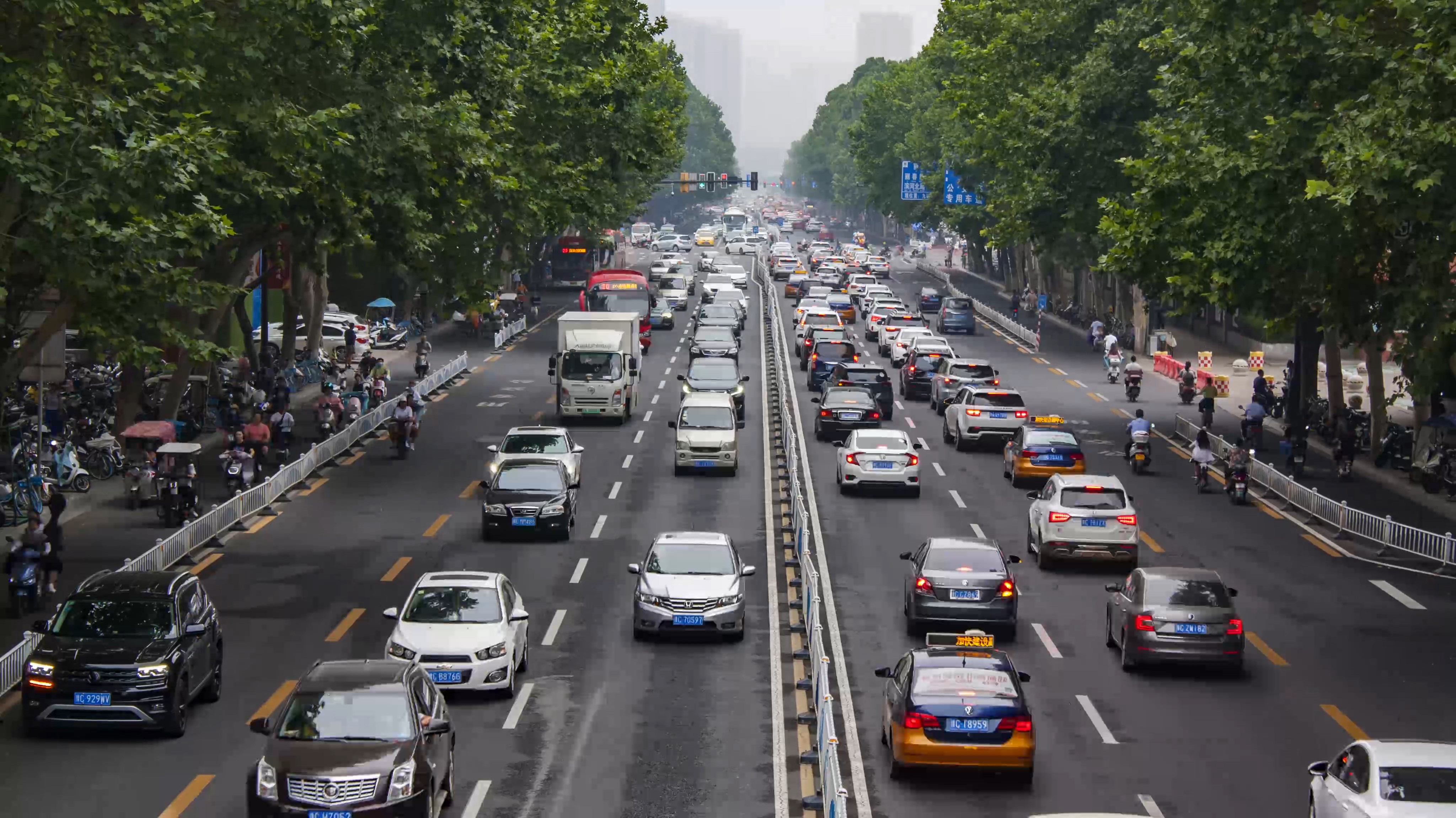 路上车流延时拍摄视频素材