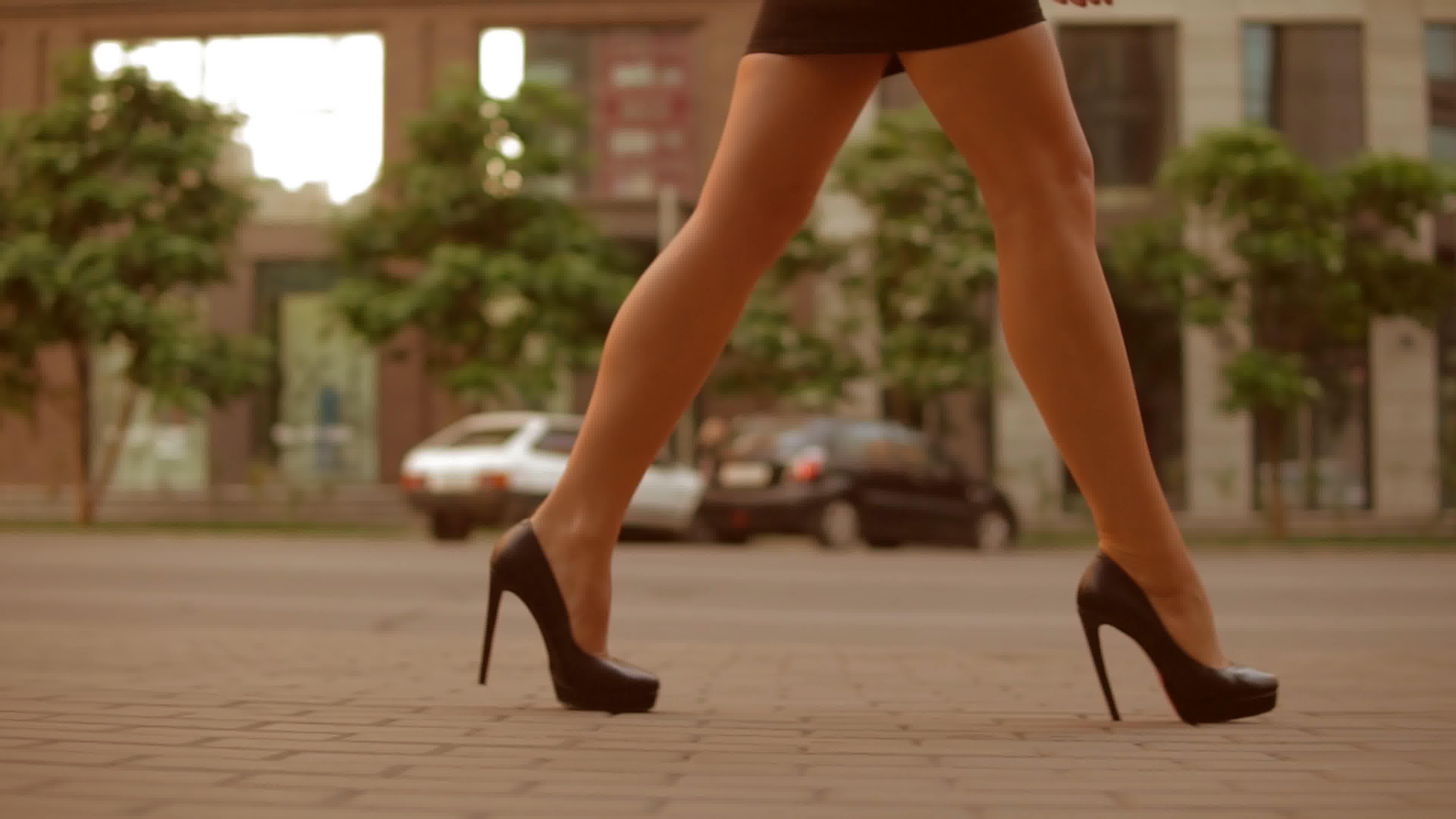 女士穿高跟鞋行走视频素材,特写慢镜视频素材下载,高清1920X1080视频素材下载,凌点视频素材网,编号:88530