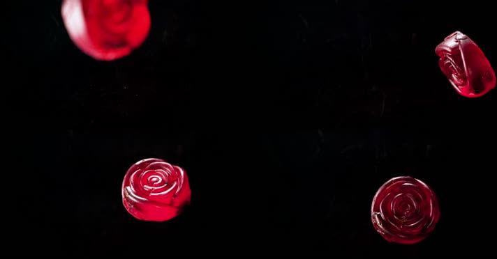 玫瑰花香皂视频慢镜头下落的玫瑰花型工艺品