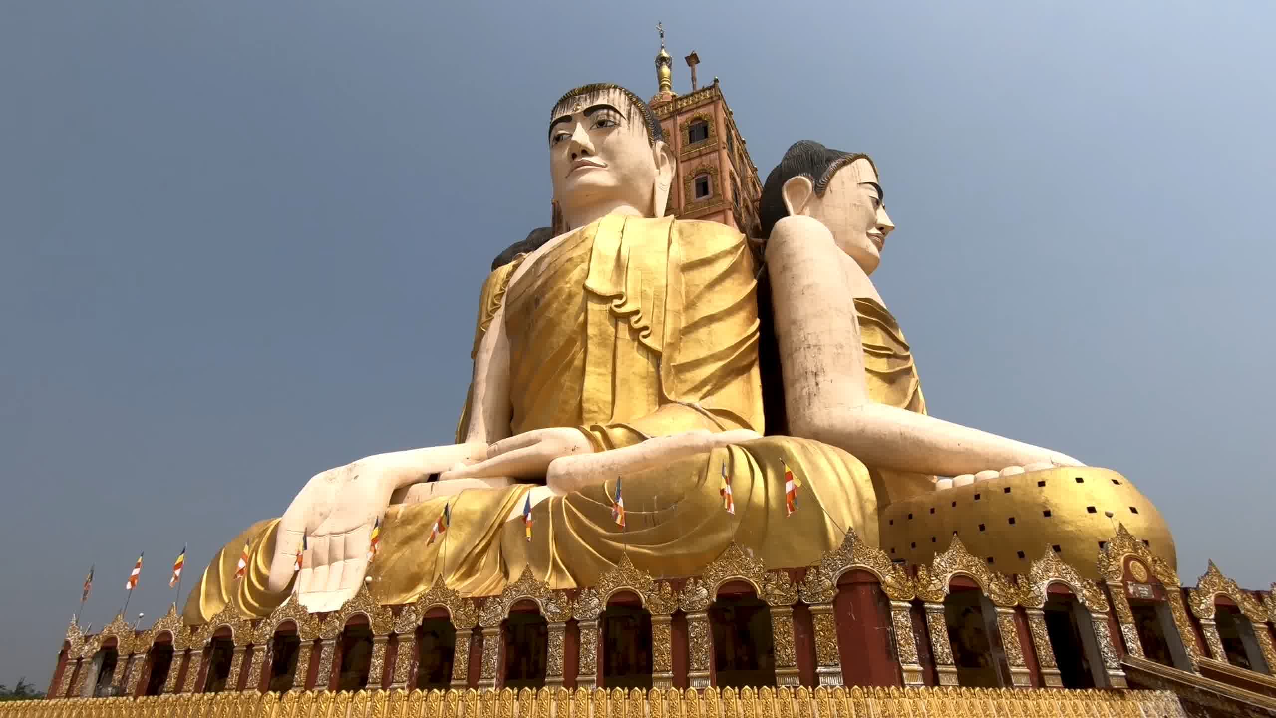 缅甸庆祝传统新年 佛教徒聚集寺庙祈福