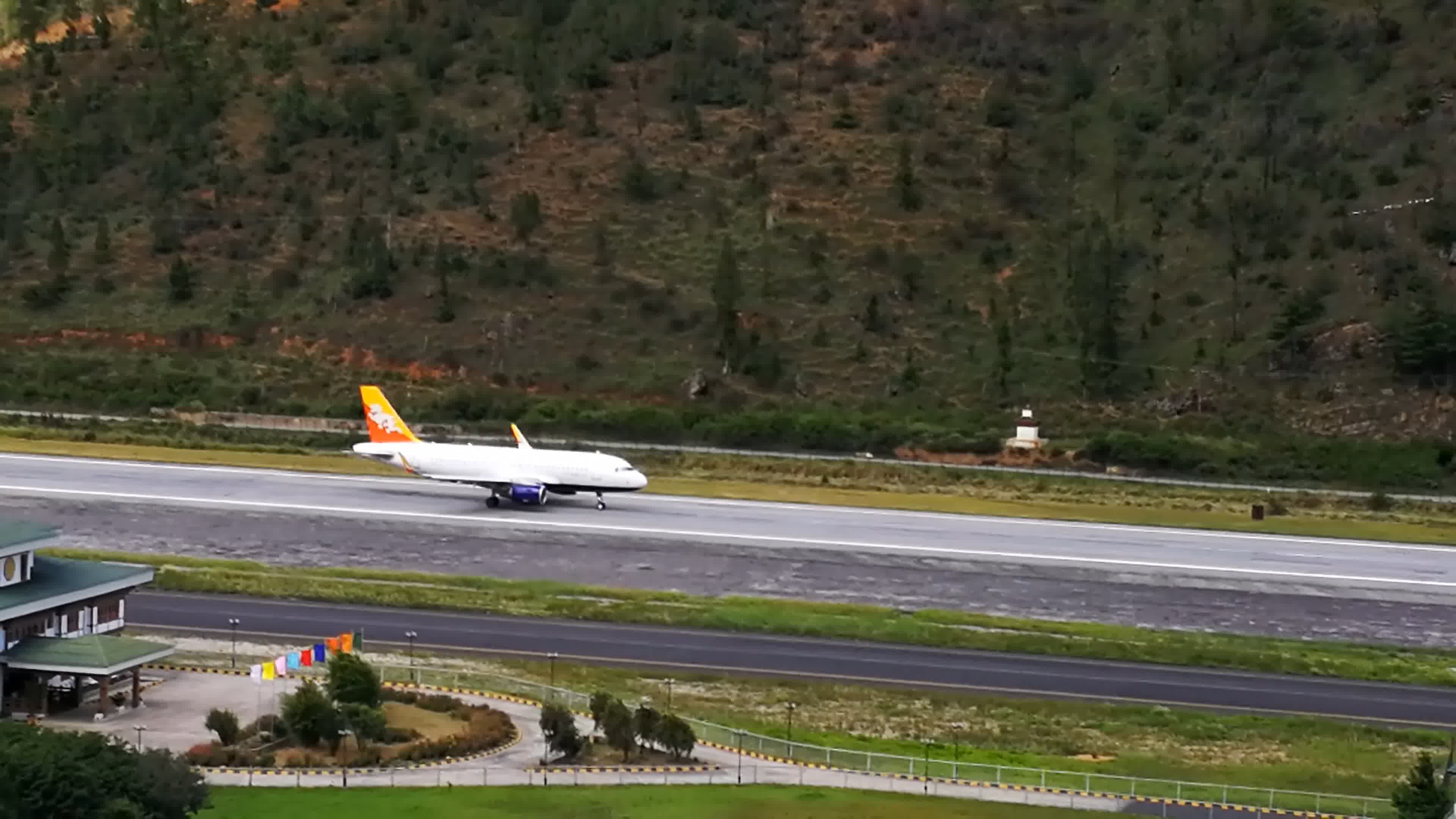 空客A320neo不丹帕罗机场15号跑道着陆-VQPR-微软模拟飞行2020_模拟飞行