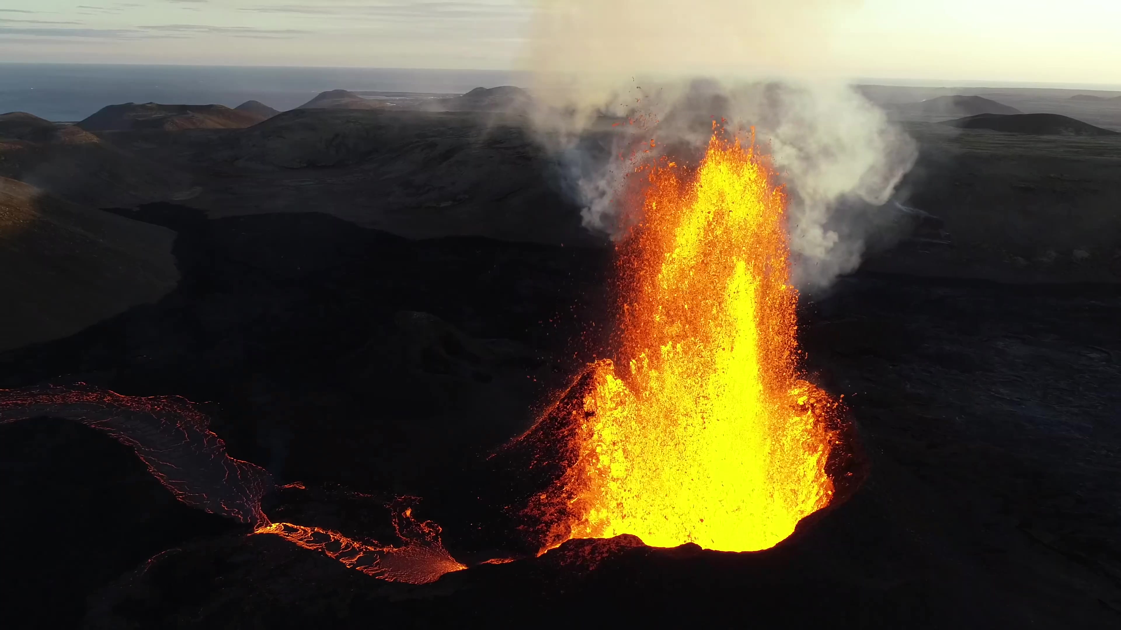 2021冰岛火山爆发II摄影图