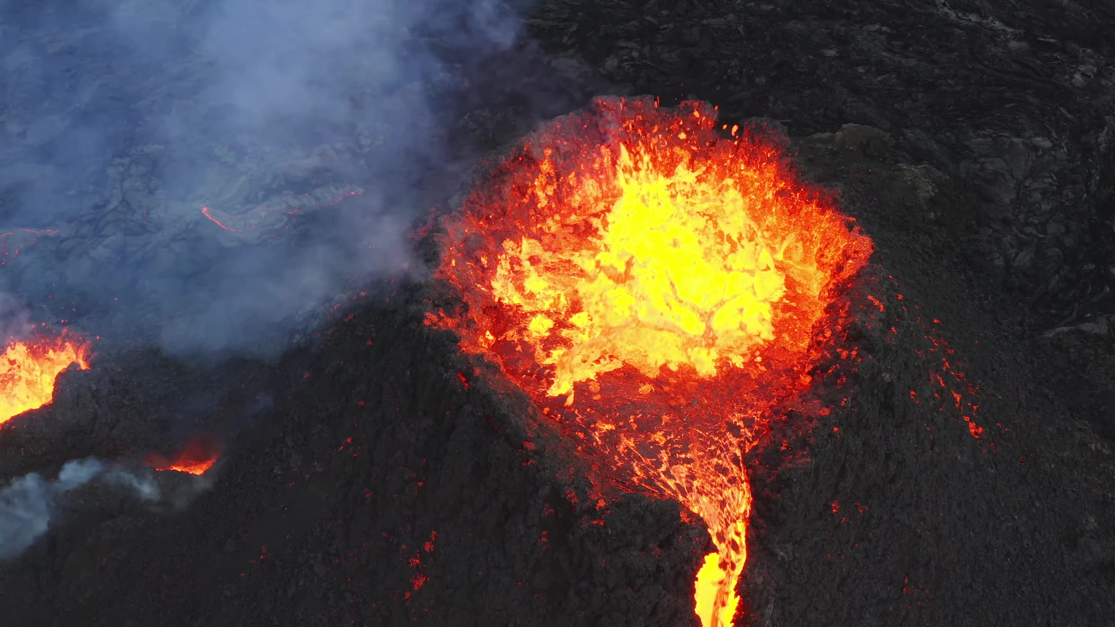 世界各地火山活动，喷出炽热岩浆和滚滚浓烟-搜狐大视野-搜狐新闻