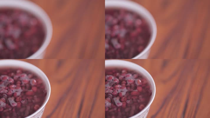 实木桌子上放祛湿红豆粥 (3)