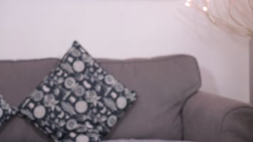 一把吧台高脚椅 (1)