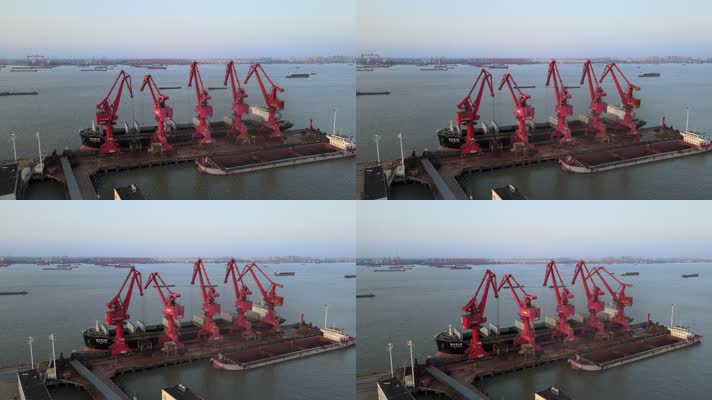 长江大型船舶码头卸货作业